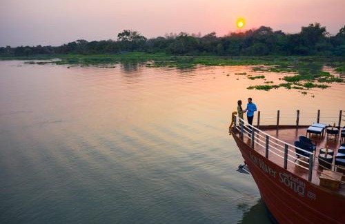 Samre Boat Rental | Loy Pela Voyages