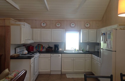 Man O War Cay Cottage | Loyalist cottage, cathedral ceilings, generator, air con, use of dock 23' max
