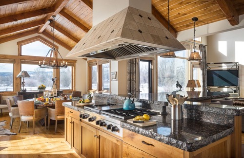 South Park House | LPJH | Abundance of Nature, Breathtaking Views, and Privacy