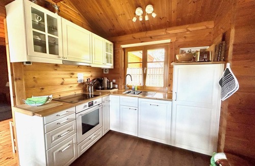 Hayingen House | Ltd-48 - Holzblockhaus mit Überdachter Terrasse - Ferienpark Lauterdörfle 9