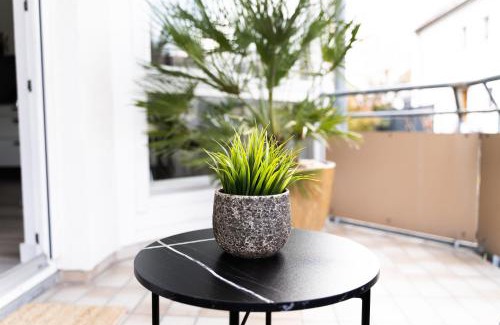 West Apartment | LuBu Stay Central, Cozy, with Workspace and Parking