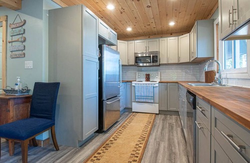 Bancroft Cottage | Lucerne Lookout - Four Bedroom Cottage, Sleeps 8