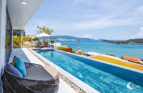 Nha Trang Villa | Lucina Villa - 4 Bedrooms with Infinity Pool