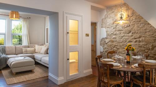 Rodborough House | Lucknow Cottage