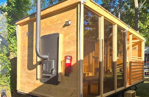 Campbellton House | Lucky Bay Hideaway - Seaview Sauna & cedar hot tub