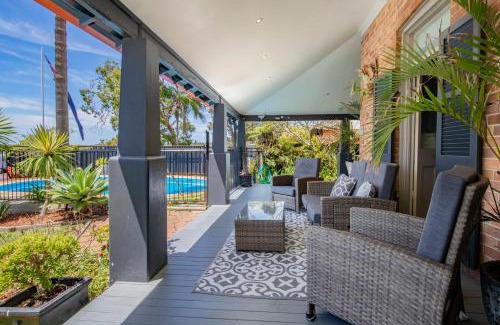 Swansea House | Ludford Lakefront & Beachside Retreat for Groups