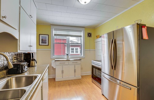 Ludington House | Ludington Home w/6 Bicycles < 1 Mi to Beach!