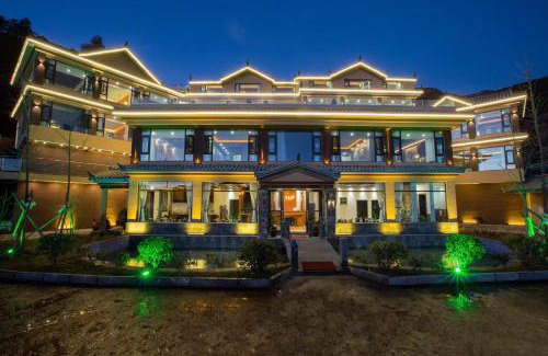 Lugu Lake - Yanyuan Hotel | Lugu Lake Yunshang Holiday Hotel