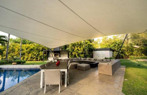 Santa Catarina Barahona House | Lujosa y espaciosa casa en el Lago