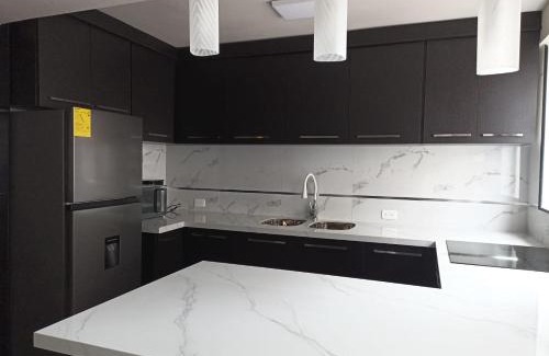 Parroquia Huachi Loreto Apartment | Lujoso Apartamento Frente al Estadio Bellavista