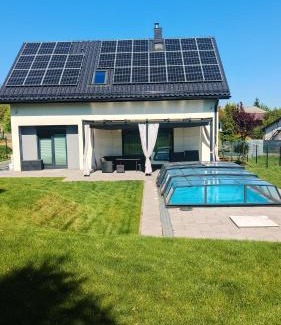 Trzebinia Villa | Luksusowy dom z basenem blisko Energylandii, Krakowa i Oświęcimia