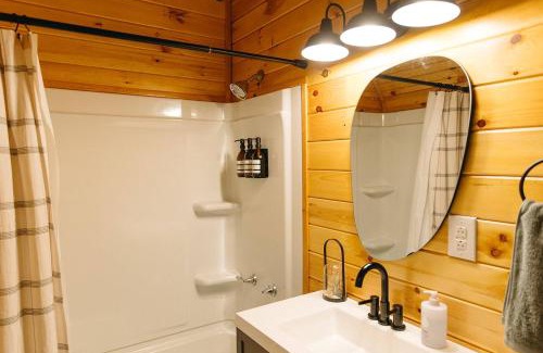 Pine Ridge House | "Lumber Lodge" - Comfy & Woodsy Stay in RRG/Auxier