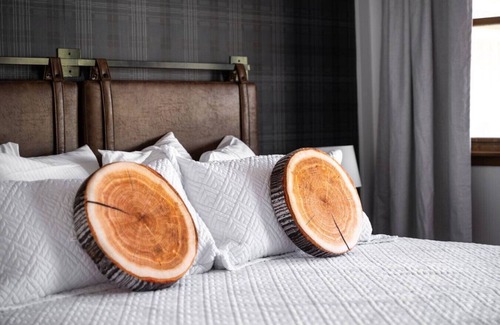 Balsam Lake Hotel | LumberJill Lodge #5 | King Room