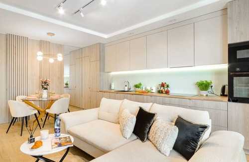 Baluty Apartment | Lumina glamour 3 bedroom apartment