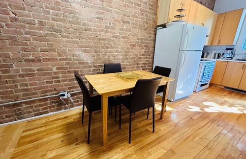 Cachan Apartment | Lumineux Loft à Montreal au Coeur de la Petite Italie