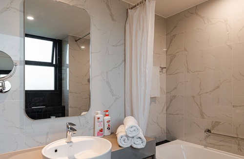District 1 Apartment | Luminious 3br in District/FreeWifiPoolGym