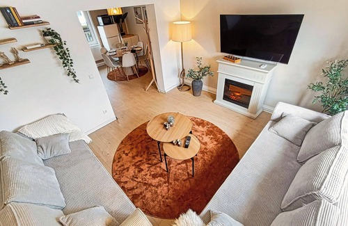 Wolfsburg Apartment | Lunaria Living | VW Cozy - Central - Parking