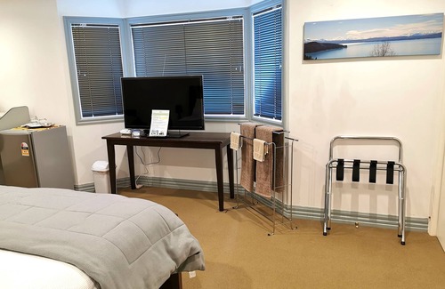 Henderson Bed & Breakfast | Lush & Co Auckland Bed & Breakfast