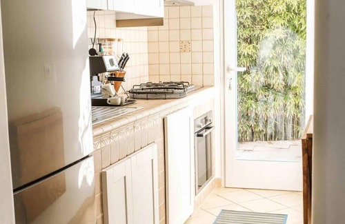 Torricella Peligna Villa | Lush Garden Villa Few Steps Away From Sea