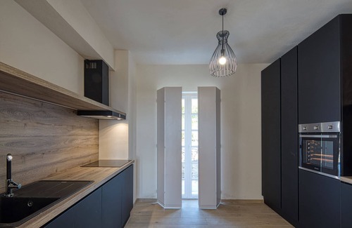 Arenzano Apartment | Lussuoso Appartamento con Piscina e Vista Mare