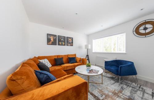 Luton House | LUTON LUXURY LIVING, LARGE PREMIUM HOUSE, NEWLY BUILT, FREE PARKING FOR UP TO 4 VEHICLES, GREAT ACCESS TO CENTRAL LUTON & THE M1 and A6, PERFECT FOR CONTRACTORS
