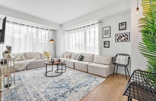 East Cambridge Apartment | Lux 3 Bedroom Apartment Boston