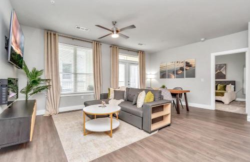 Katy Apartment | Lux & Cozy 2 Bdrm Suite - Resort Pool - Houston