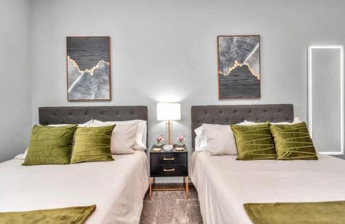 Katy Apartment | Lux & Cozy 2 Bdrm Suite - Resort Pool - Houston