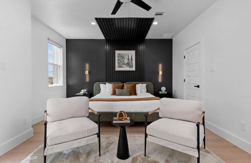 Garden Oaks House | Lux Family/Work Retreat:Galleria, Memorial, Dtown