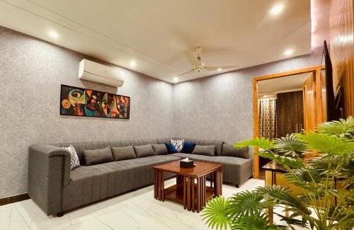 Lahore Apartment | Lux Haven Stays 2 Bedroom Luxury Apartment Near Gulberg - Ultimate Getaway Experience