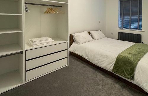 Bracknell Villa | Lux House, Jennett's Park