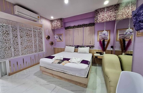 Thanyaburi Hotel | Lux Inn