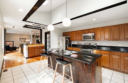 Pendleton Apartment | Lux Parkside 1BR | Patio & Sun Deck | Free Parking