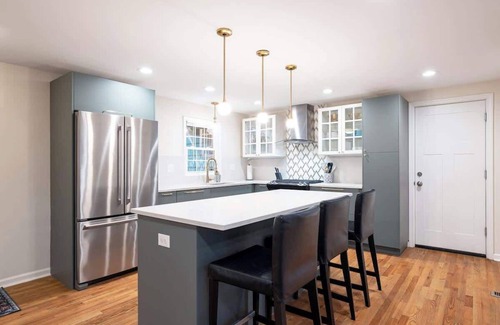 Prairie Village House | Lux PV 3 Kings Walk to Village