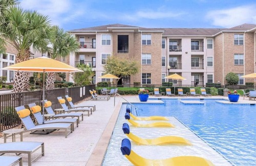 Egypt Apartment | Lux Resort-Style Pool, Gym, Parking Near Houston