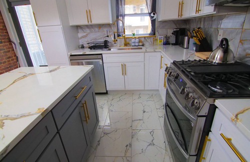 Highlandtown House | Lux Stay near Patterson Park, John Hopkins, & Stadiums! Family & Pet-Friendly.