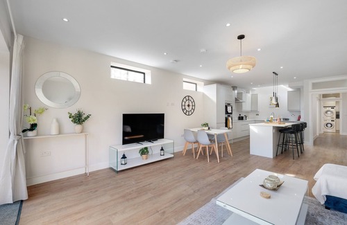 Purley House | Lux UK CR8 Purley Rise 35n-Stunning Executive 5 Bedroom Home in Purley