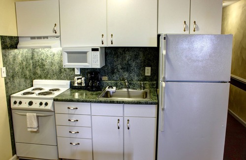 Maryville Hotel | Luxbury Inn & Suites