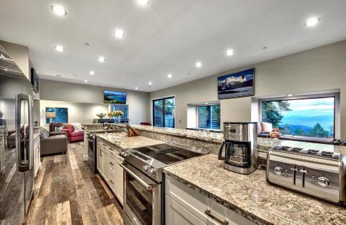 Tahoe Village House | LUXE 11 Blue Diamond Lodge Lake Tahoe