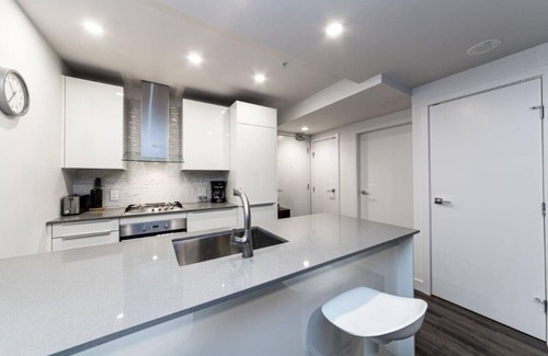 Davie Village Apartment | Luxe 1BR Apt with Skyline Views near Robson Street
