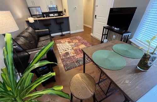 Roanoke Apartment | Luxe 1st Floor Apt: Walk to Breweries, Town, Food