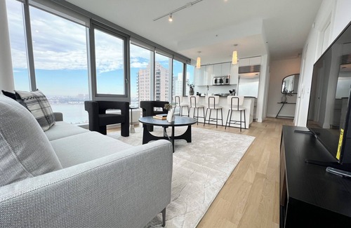 Lincoln Square Apartment | Luxe 2 bedroom apartment in Midtown - 24 hour doorman