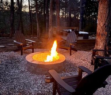 Asheville House | LUXE, 2 miles to Downtown, Hot Tub, Fire Pit, Secluded Serenity of the Blue Ridge Mountains