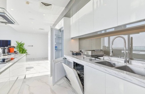 Dubai Apartment | Luxe 3+1 BR Oceanfront Apt ♥ of Bluewaters Island