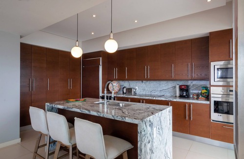 North Hotel Zone Condo | LUXE 4000 sqft|On The Beach|Wraparound Deck|Views