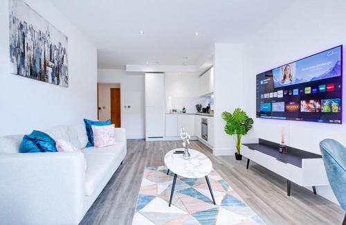 Royal Docks Apartment | Luxe Apartment by Excel