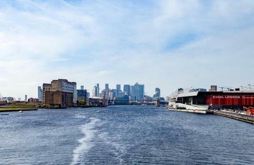 Royal Docks Apartment | Luxe Apartment by Excel