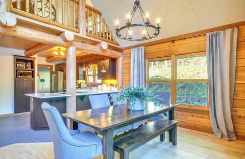 Gaston Cabin | Luxe Cabin in the Woods: Walk to Lake!