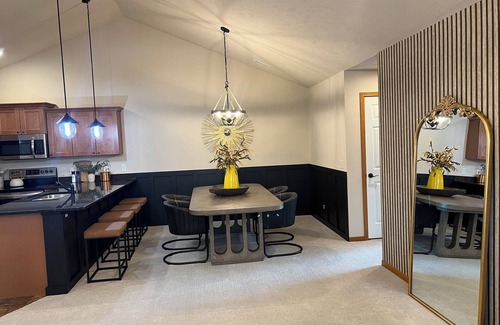 Lincoln House | Luxe+Elegance Sleeps 6 2bedrooms 2bath