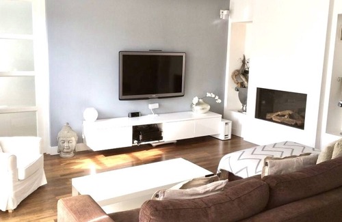 Leidschenveen-Ypenburg House | Luxe family house, 3 bedrooms, sunny garden on water & beach Scheveningen 15 min